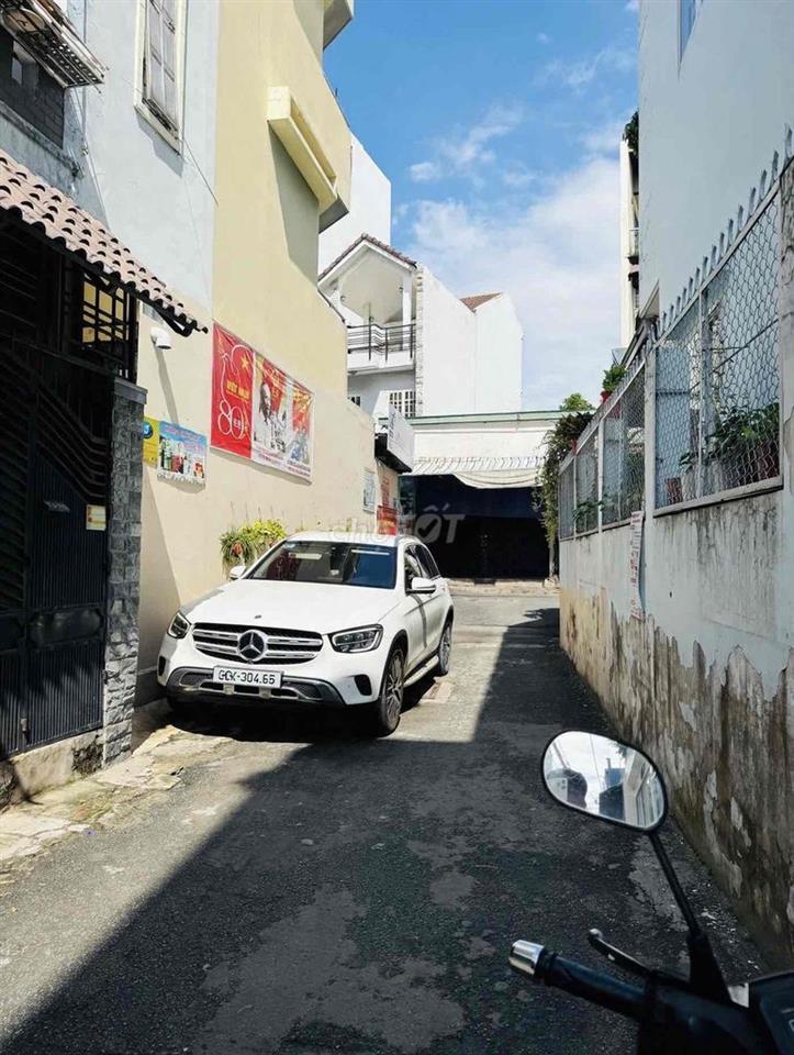 Giảm 700Tr còn 7,9 tỷ, Nhà xây mới, gần Công Viên Làng Hoa, Sau căn MT