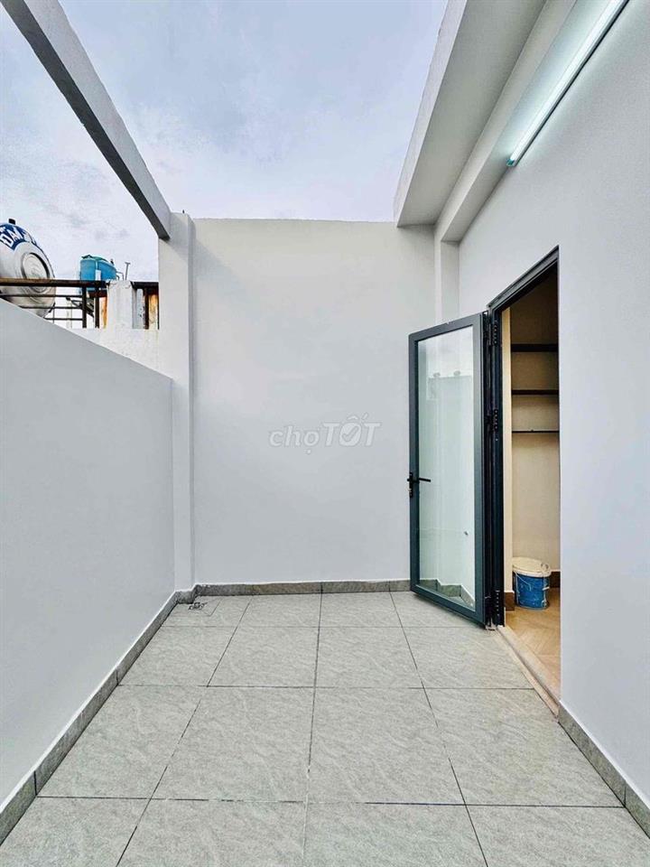 Giảm 300TR, Nhà xây mới, gần ngã 5 chuồng chó, 3 tầng 50m2 Quang Trung