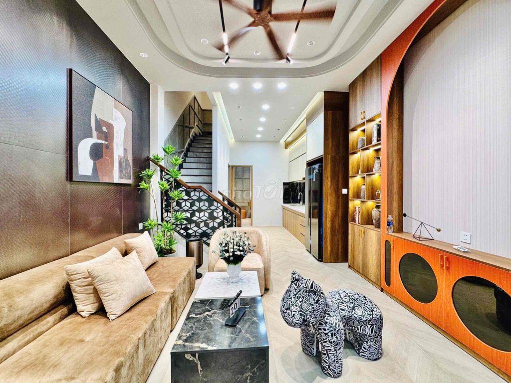 Giảm 300TR, Nhà xây mới, gần ngã 5 chuồng chó, 3 tầng 50m2 Quang Trung