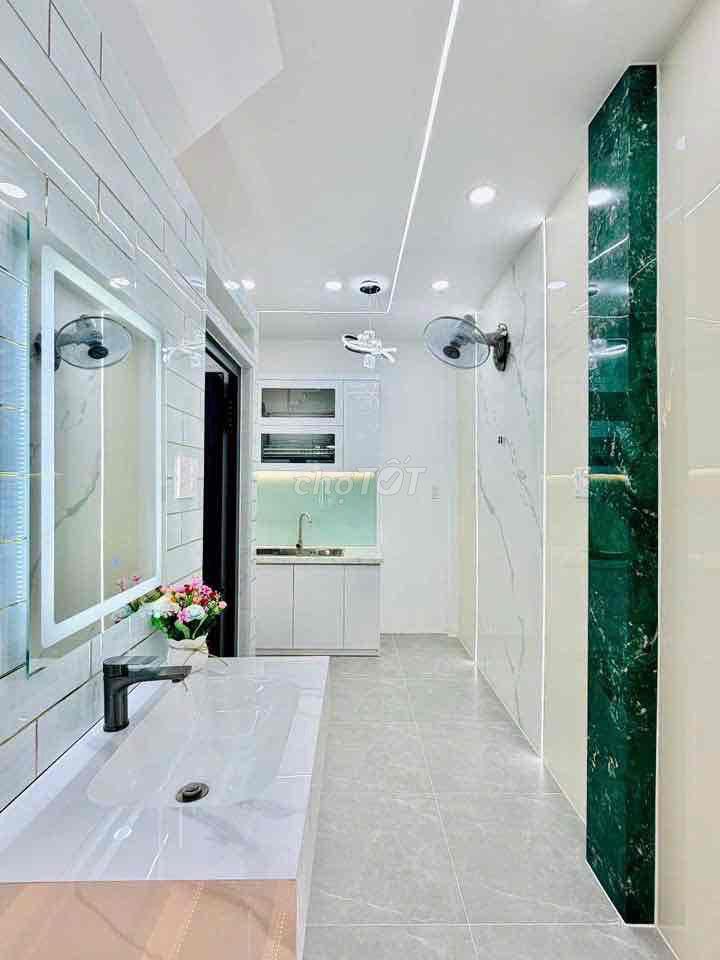 đường huỳnh văn nghệ cách hẻm xe hơi 1m gần chợ trường học khu an ninh