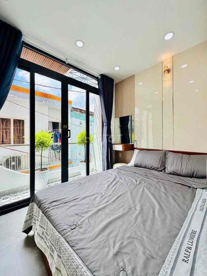 đường huỳnh văn nghệ cách hẻm xe hơi 1m gần chợ trường học khu an ninh