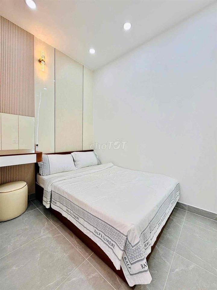đường huỳnh văn nghệ cách hẻm xe hơi 1m gần chợ trường học khu an ninh