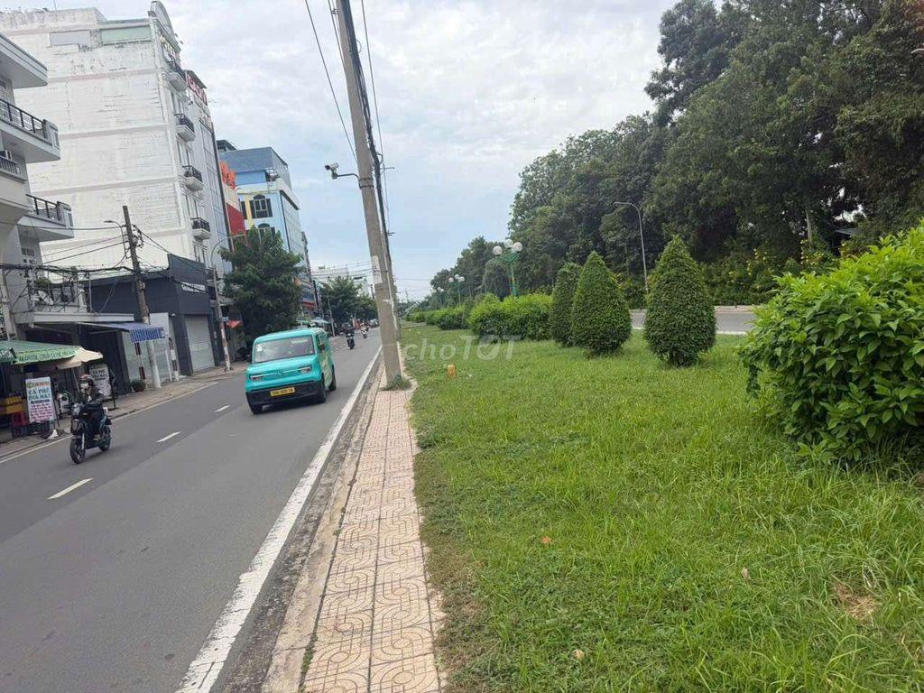 Mặt phố  đường đôi Tân Sơn, sân bay Tân Sơn Nhất