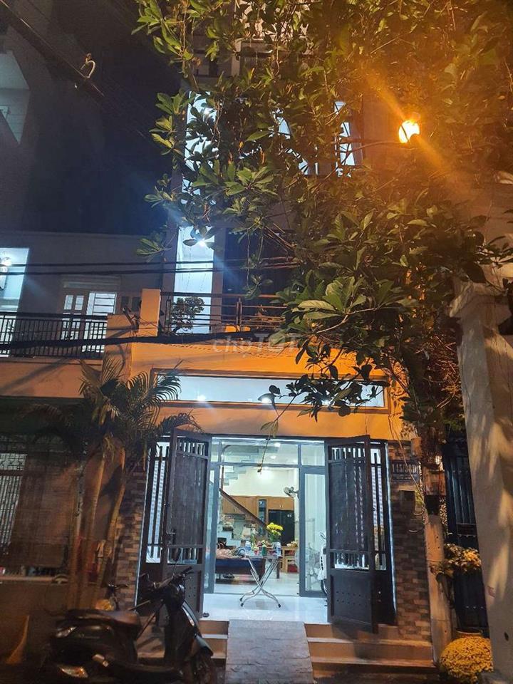 Nhà đẹp, hẻm ô tô, khu dân trí cao, buôn bán sầm uất nhất 