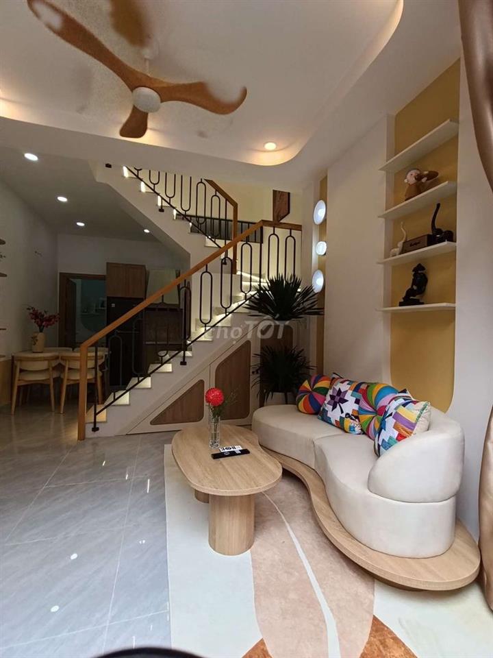 Nhà 2 Tầng ,3 PN , 2 WC Gần Đ. Quang Trung GV