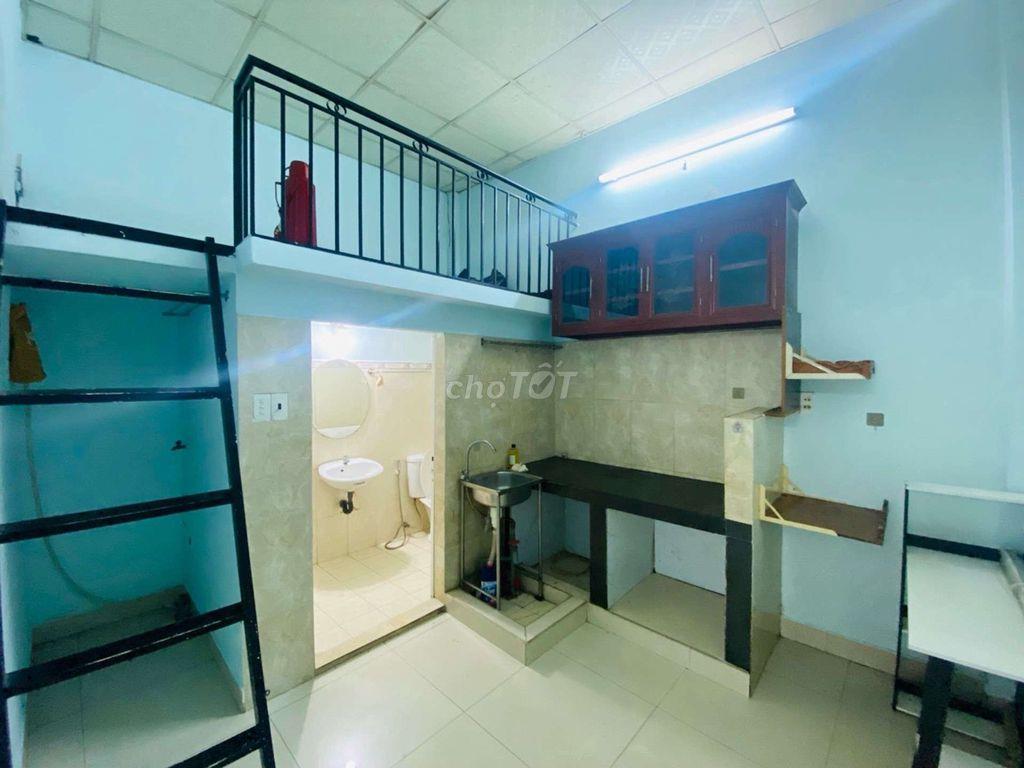 Ngộp Mới Có Nhú: 3 Tỷ Nhà Cấp 4 , DT Rộng , Ô Tô Đổ Cửa .