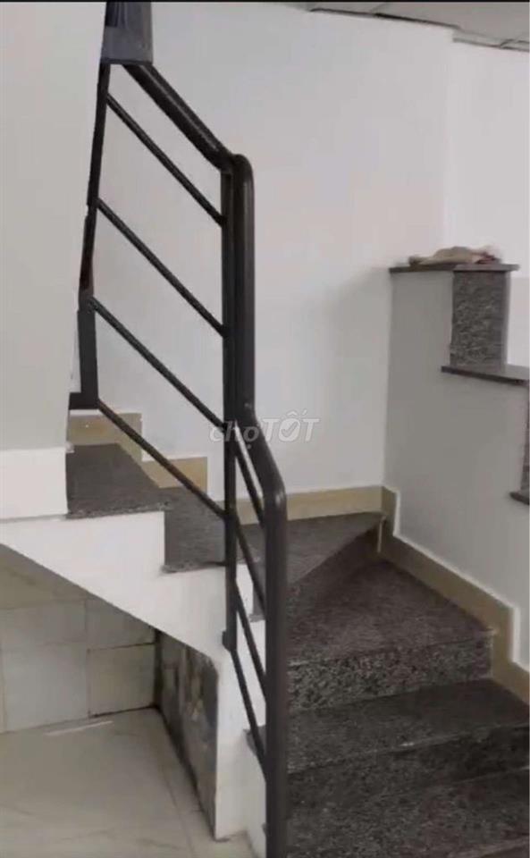 NHỈNH 3.X TỶ / 3PN ,2WC , Ô TÔ ĐỔ CỬA Đ.NHỰA - PVC -GV