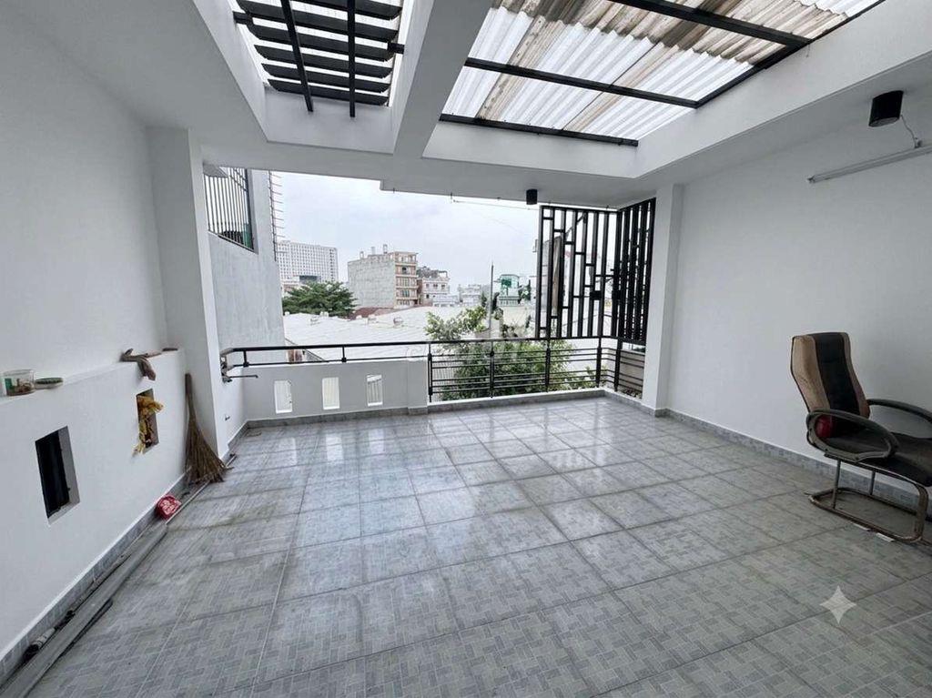 Bán Đất  Diện tích khủng / Tặng Nhà 5 Tầng , 5 PN, 6wc. Nhỉnh 8 Tỷ