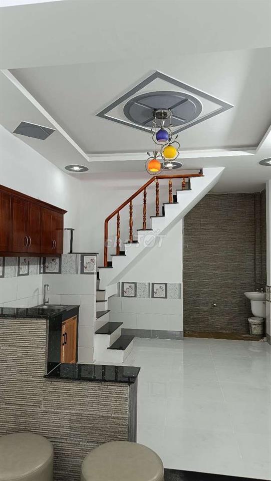 NHÀ GIÁP GÒ VẤP / 40 M2/ 2 TẦNG /2PN / TTH - GIÁ NHỈNH 2 TỶ