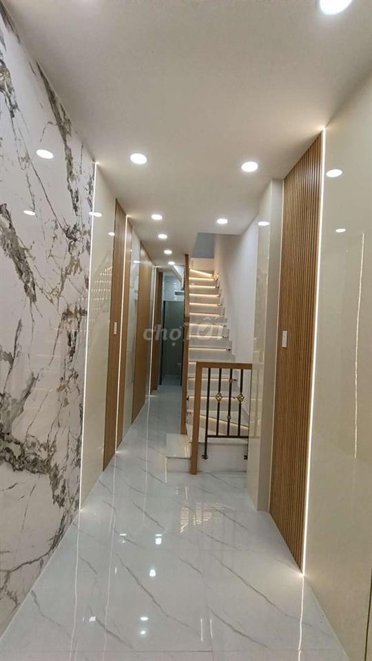 CHỈ 2 Đ / 3 TẦNG / 2PN/ 3 WC / Ô TÔ ĐỖ CỬA/ 1 TRỤC QUANG TRUNG .