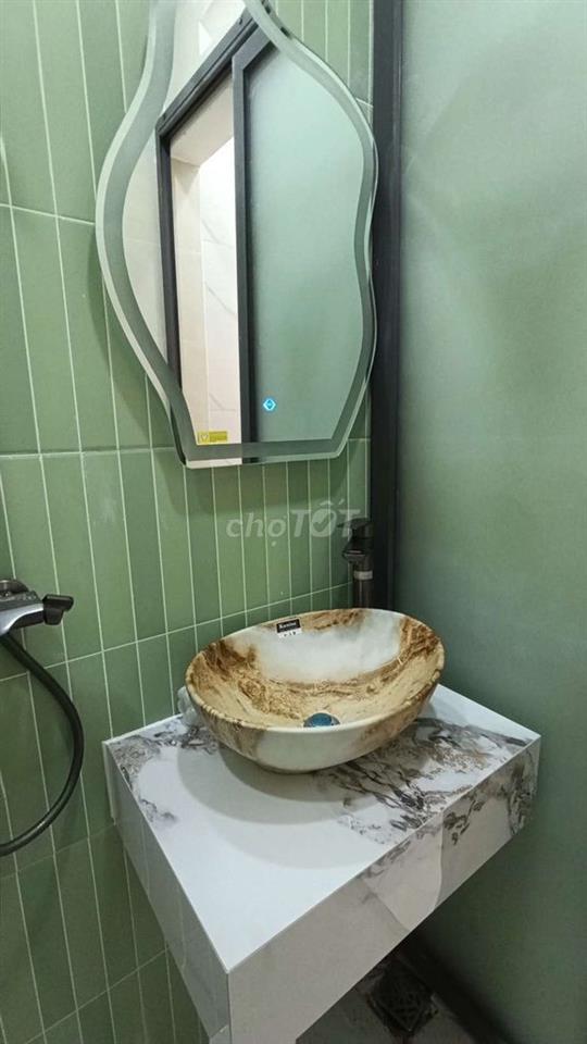CHỈ 2 Đ / 3 TẦNG / 2PN/ 3 WC / Ô TÔ ĐỖ CỬA/ 1 TRỤC QUANG TRUNG .