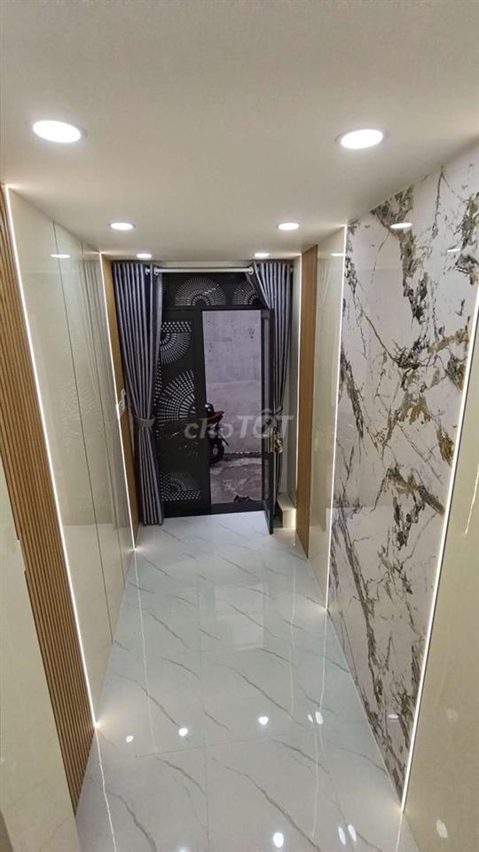 CHỈ 2 Đ / 3 TẦNG / 2PN/ 3 WC / Ô TÔ ĐỖ CỬA/ 1 TRỤC QUANG TRUNG .