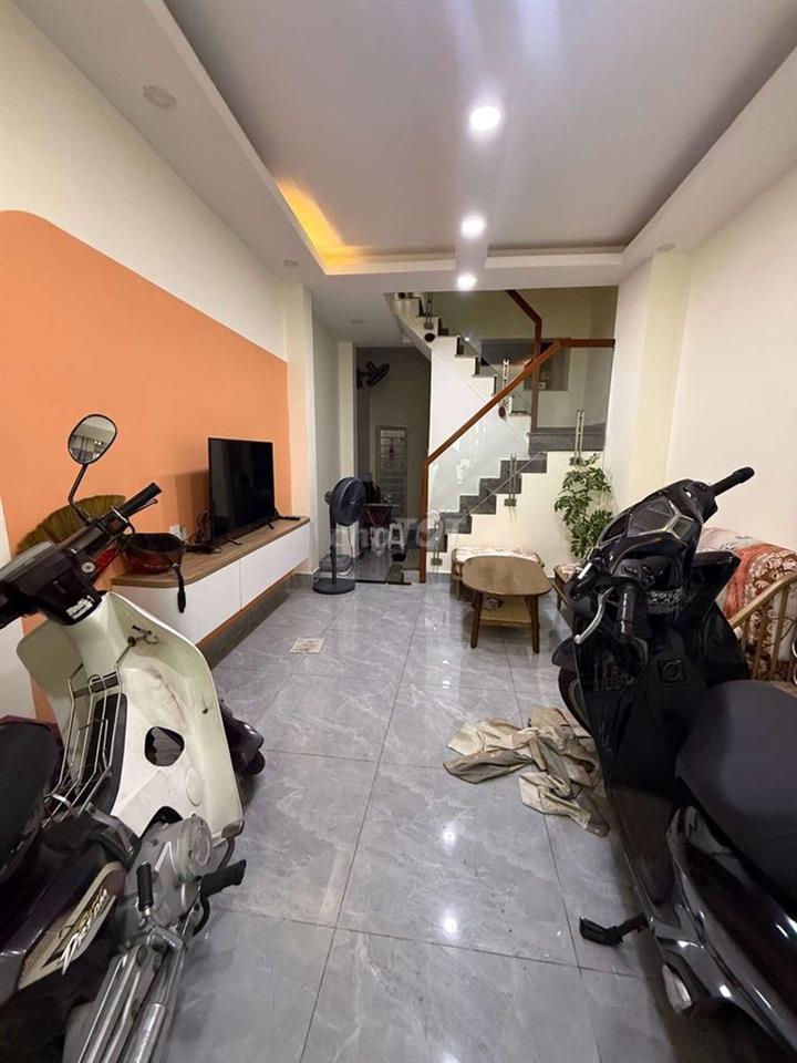 NHÚ 4 Đ/ CÓ NHÀ NỞ HẬU 27 M2 / H.ĐÔNG NAM , 2 PN, 2WC
