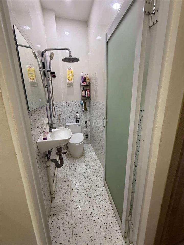 NHÚ 4 Đ/ CÓ NHÀ NỞ HẬU 27 M2 / H.ĐÔNG NAM , 2 PN, 2WC