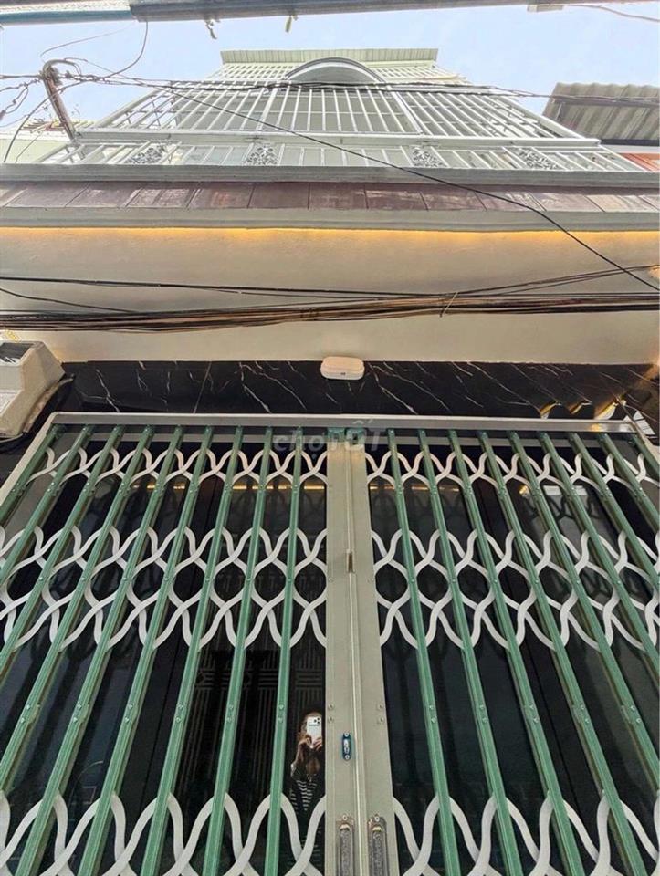 M 329/ NHỈNH 2 TỶ / BẠCH ĐẰNG / 3 TẦNG/ 2PN/ 3 WC/ SHR