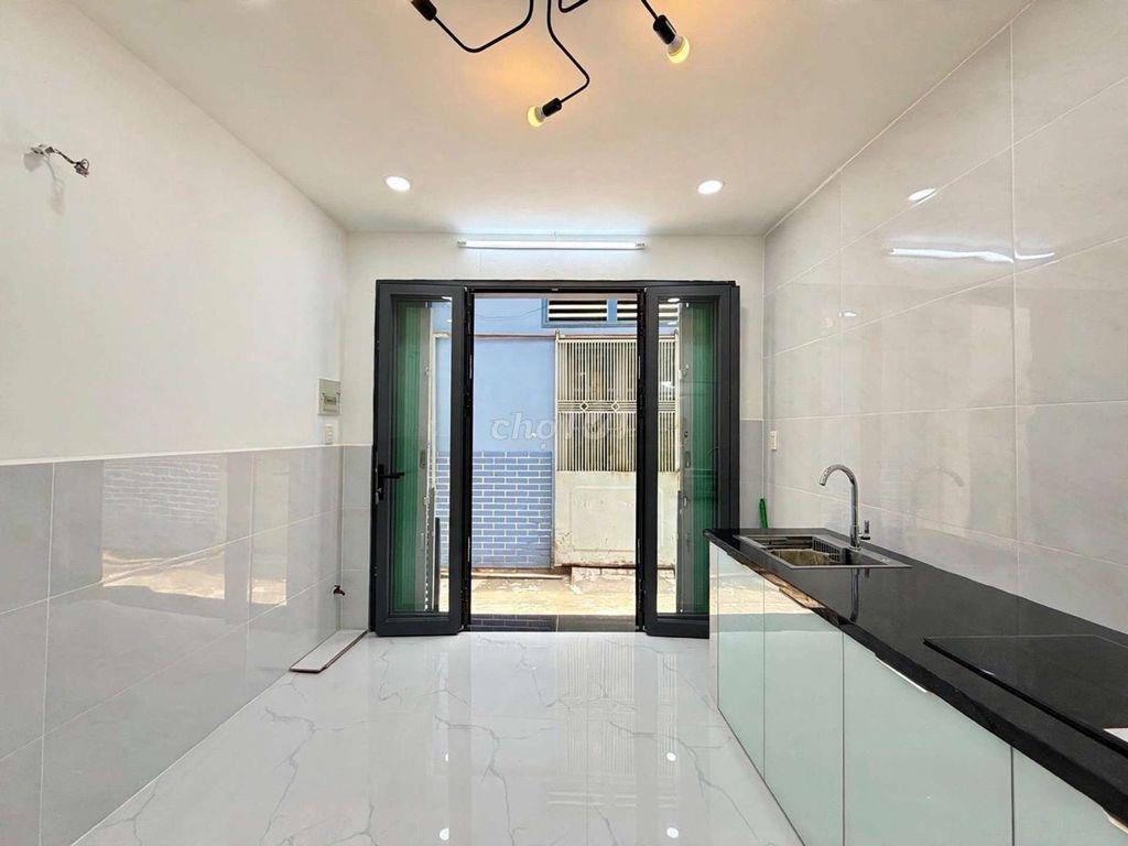 M 329/ NHỈNH 2 TỶ / BẠCH ĐẰNG / 3 TẦNG/ 2PN/ 3 WC/ SHR