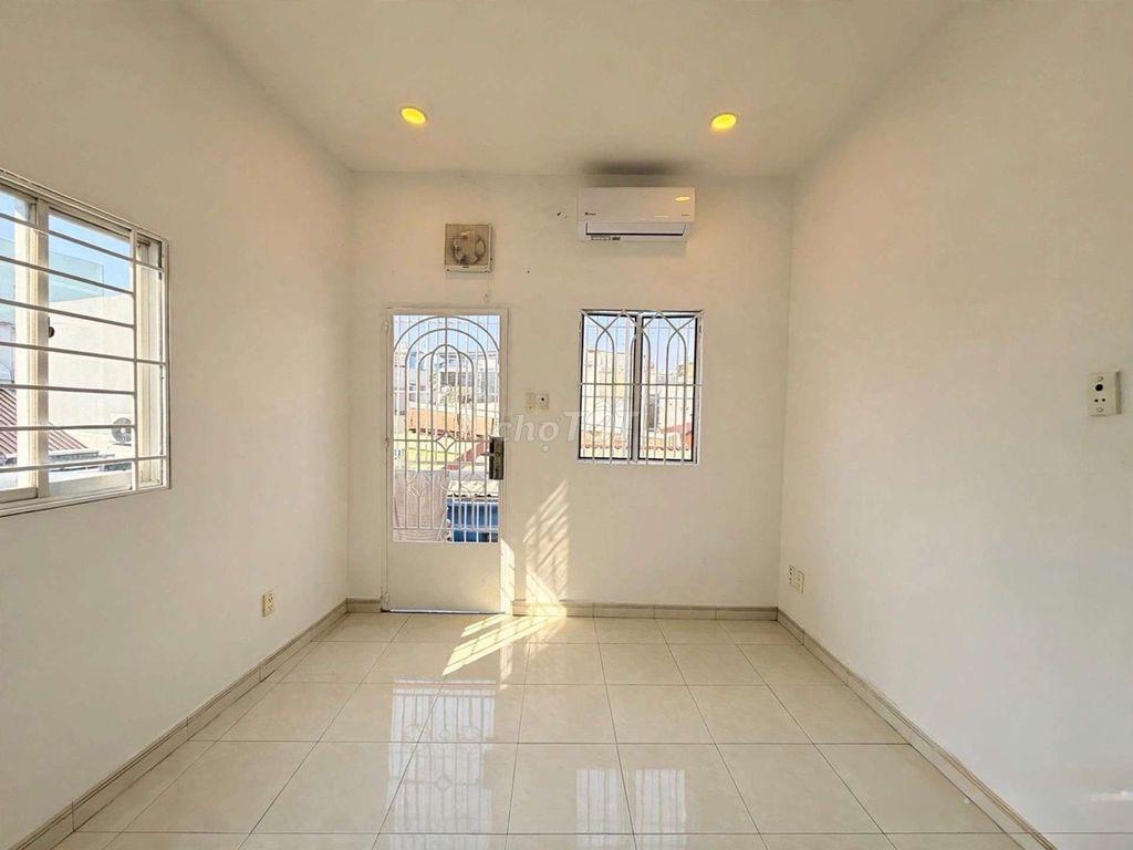 M 329/ NHỈNH 2 TỶ / BẠCH ĐẰNG / 3 TẦNG/ 2PN/ 3 WC/ SHR