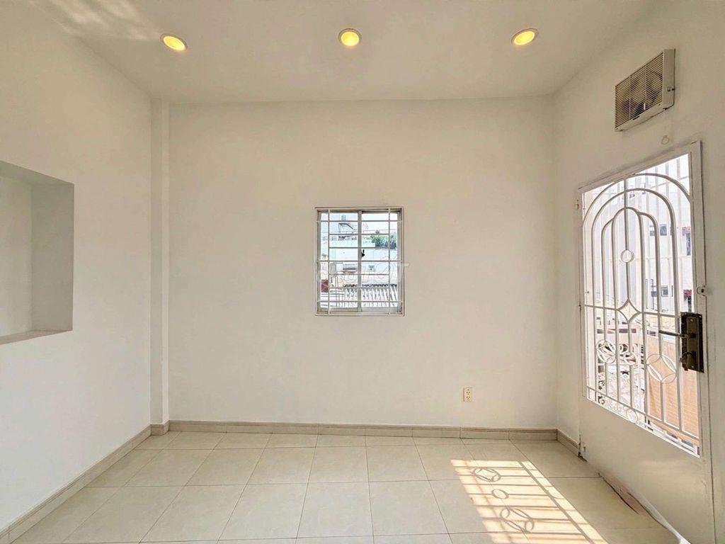 M 329/ NHỈNH 2 TỶ / BẠCH ĐẰNG / 3 TẦNG/ 2PN/ 3 WC/ SHR