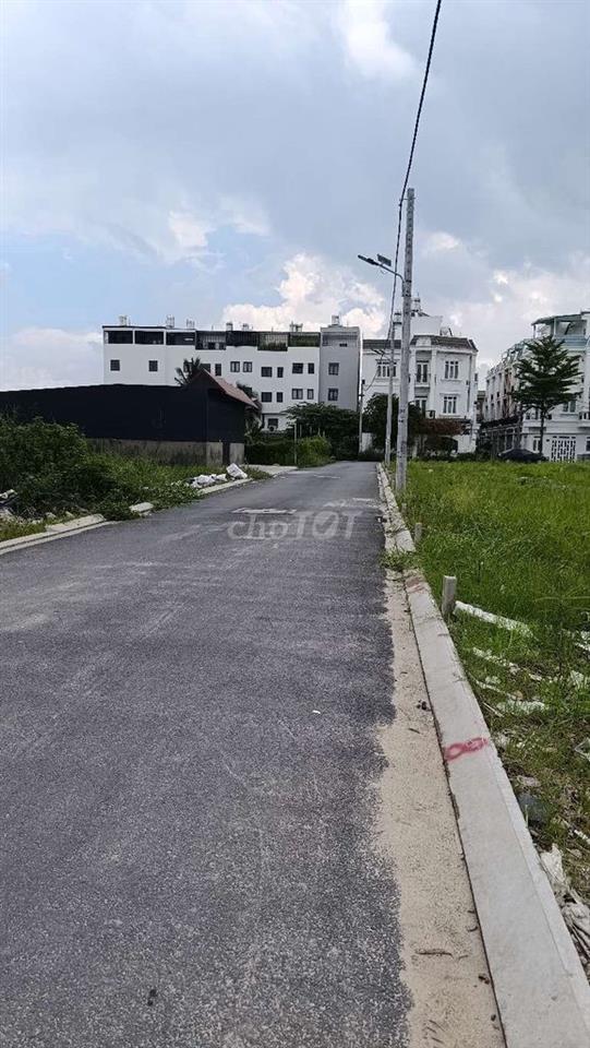M 327/  4 TỶ 4 / 94 M 2 ( 4*23,5 ) ĐẤT Ở ĐÔ THỊ ,ĐƯỜNG NHỰA 5 M .