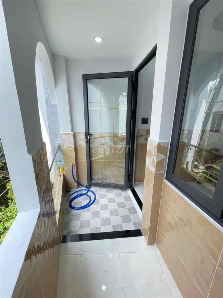 căn nhà sát ngã năm Quang trung 2pn2wc
