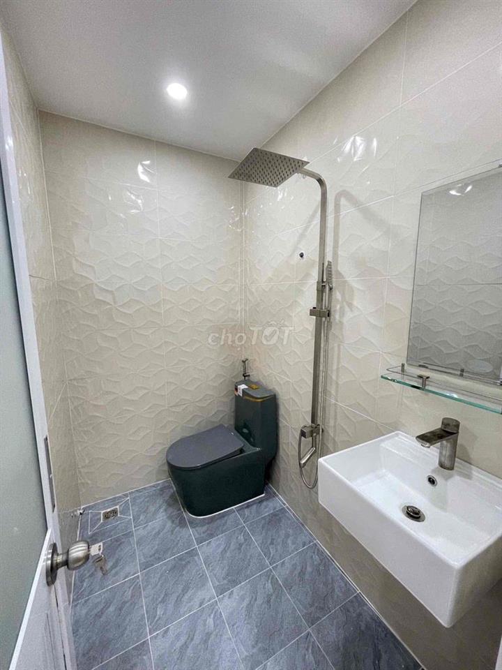 căn nhà sát ngã năm Quang trung 2pn2wc