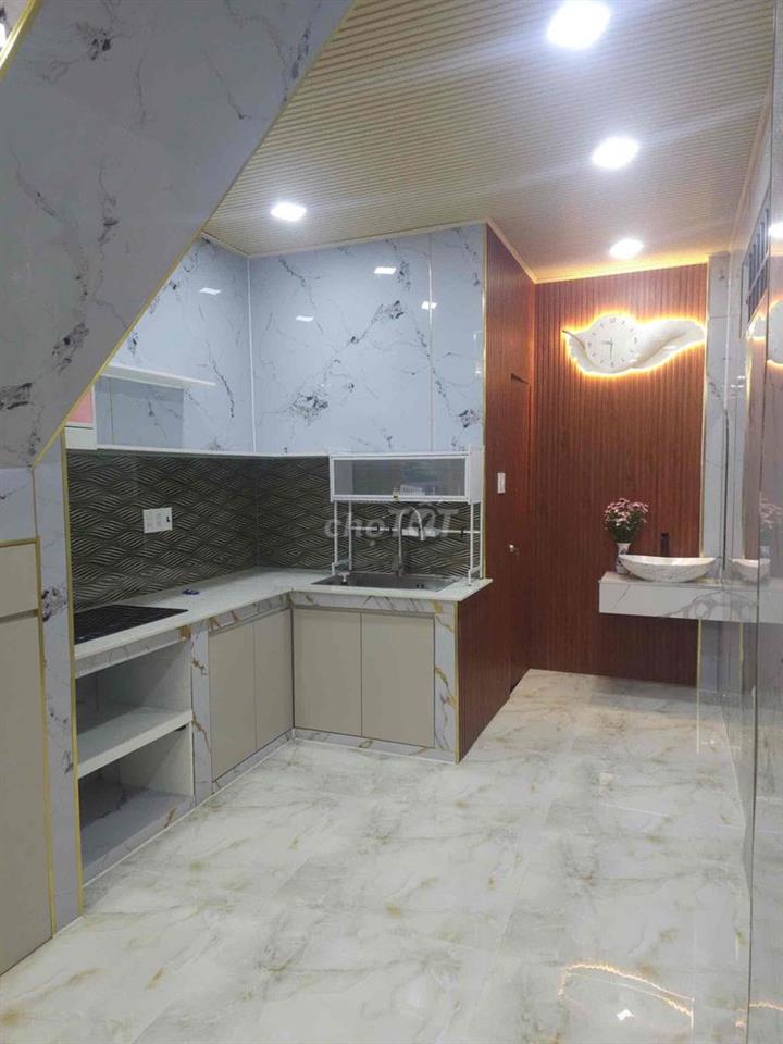 căn nhà ngay trung tâm chợ trường học các cấp