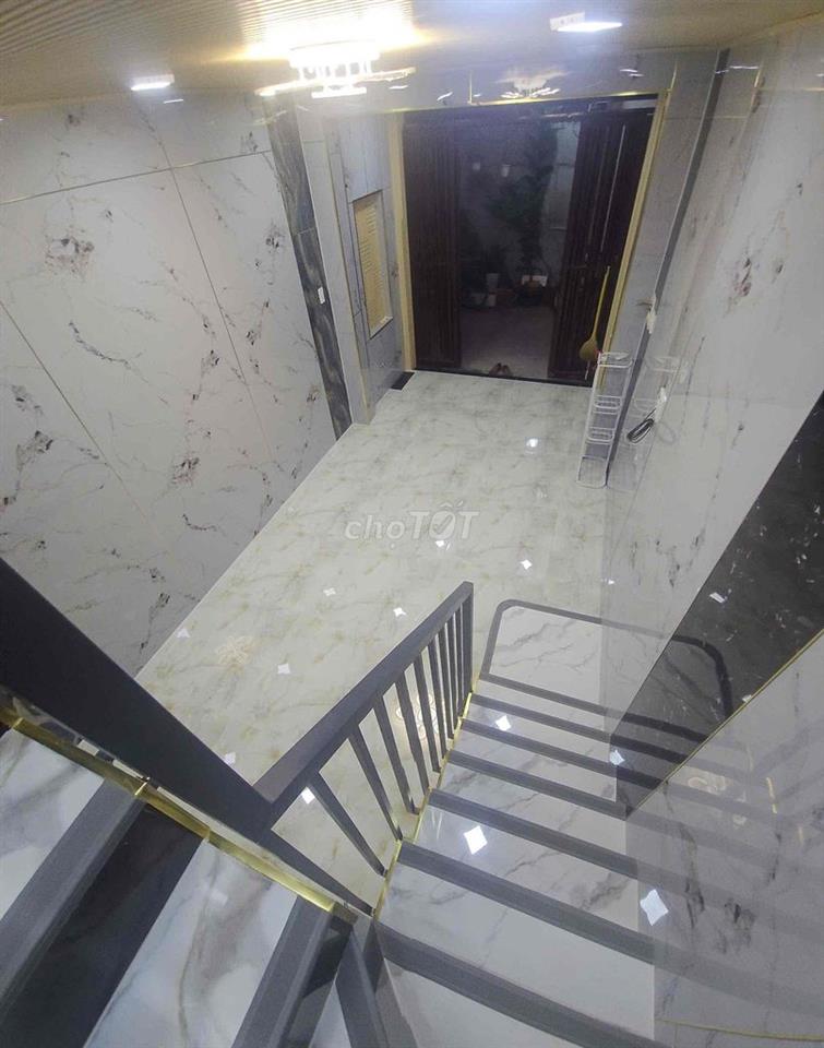 căn nhà ngay trung tâm chợ trường học các cấp