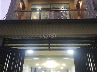 căn nhà ngay trung tâm chợ trường học các cấp