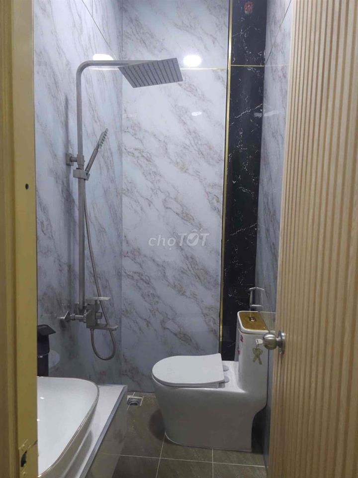 căn nhà ngay trung tâm chợ trường học các cấp