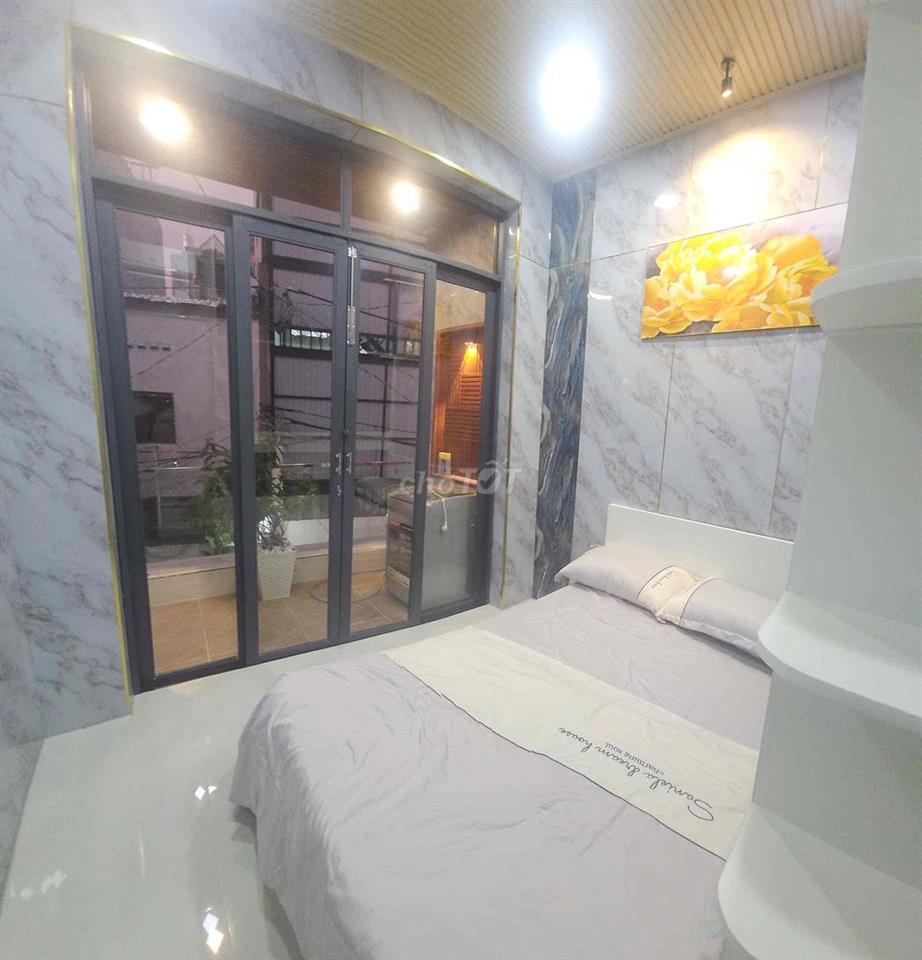 căn nhà ngay trung tâm chợ trường học các cấp