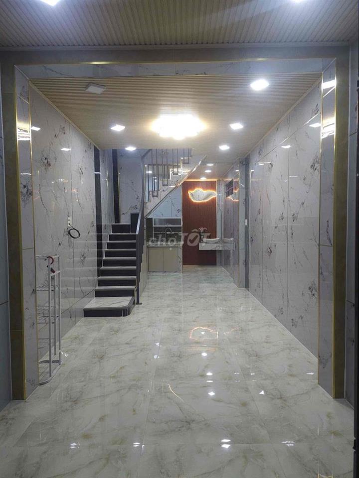 căn nhà ngay trung tâm chợ trường học các cấp