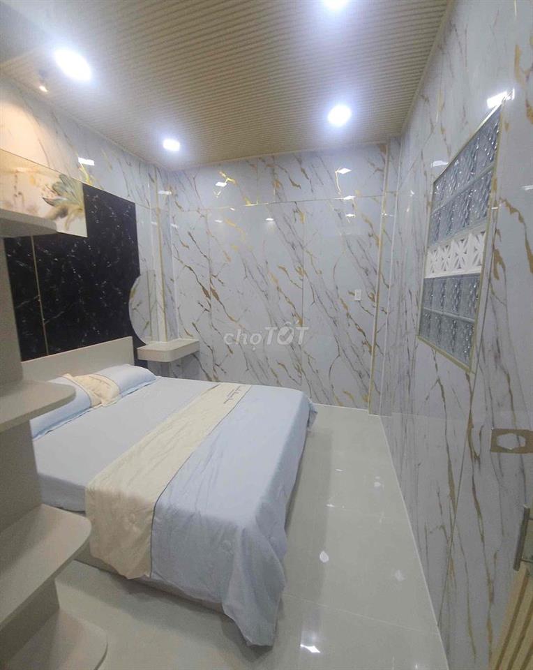 căn nhà ngay trung tâm chợ trường học các cấp