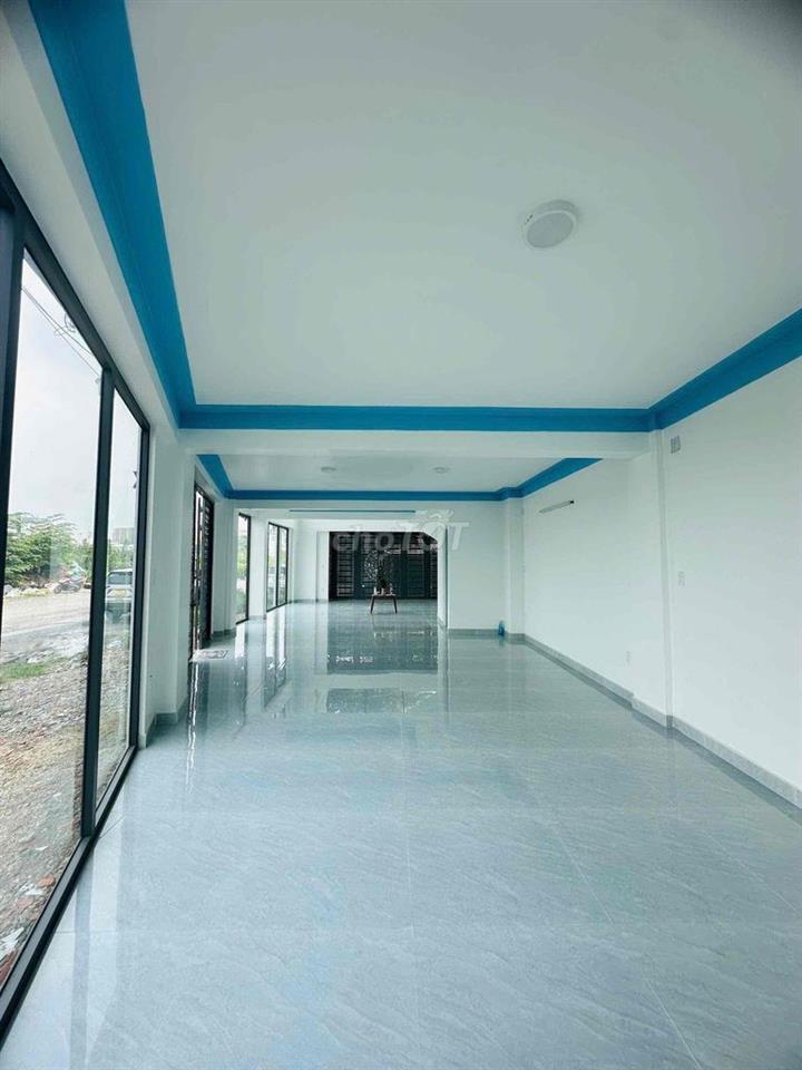 nguyên căn văn phòng to 500m2 sàng
