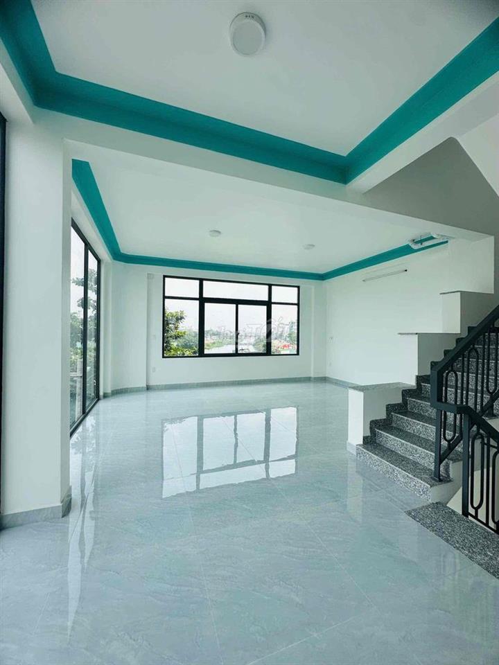 nguyên căn văn phòng to 500m2 sàng