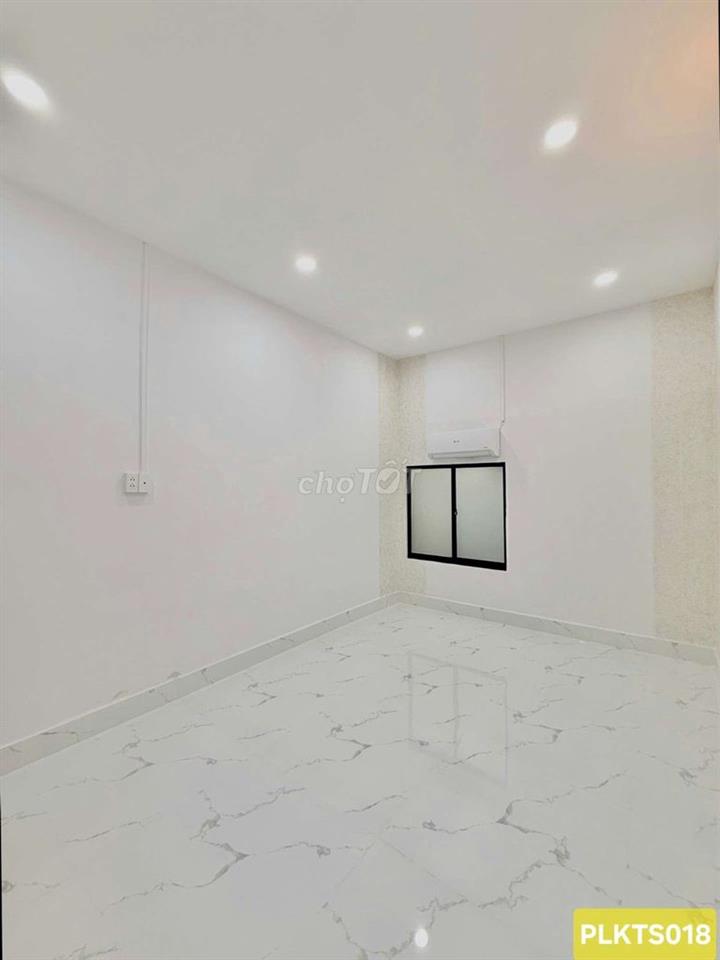 GIẢM SÂU HẺM XE TẢI HUỲNH VĂN BÁNH CÁCH 20M RA ĐẾN MẶT TIỀN ĐƯỜNG