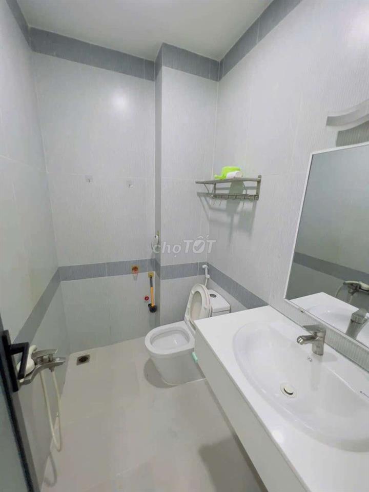 cho thuê nhà mới đẹp 3 lầu có nội thất hẻm xe hơi 1/ đs1 p16 gò vấp