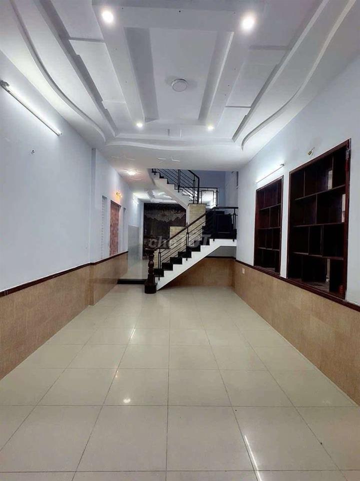 cho thuê nhà 2 lầu mới đẹp 368// ng văn lượng p16 GV 3 phòng ngủ 3wc