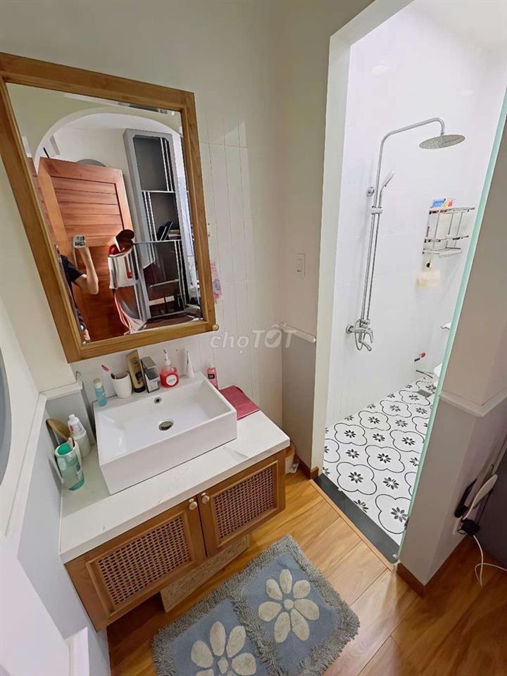 Nhà mới đẹp 5 phòngngủ 4 x 13 đúc 3.5tấm hẻm xe hơi ng văn khối GV
