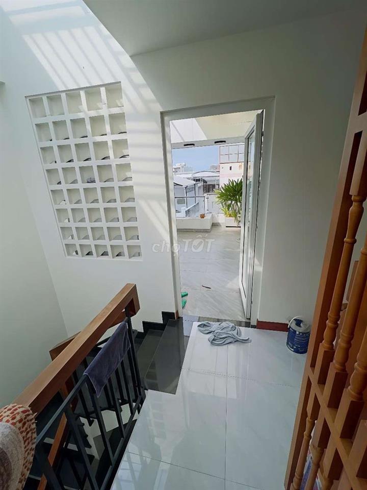 Nhà mới đẹp 5 phòngngủ 4 x 13 đúc 3.5tấm hẻm xe hơi ng văn khối GV