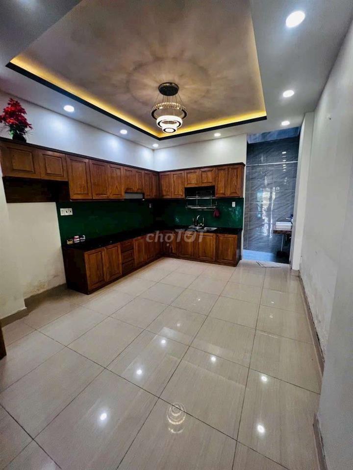 cho thuê nhà 4 phòng ngủ đt 4 x 16 lê văn thọ gò vấp  hẻm xe hơi 12tr