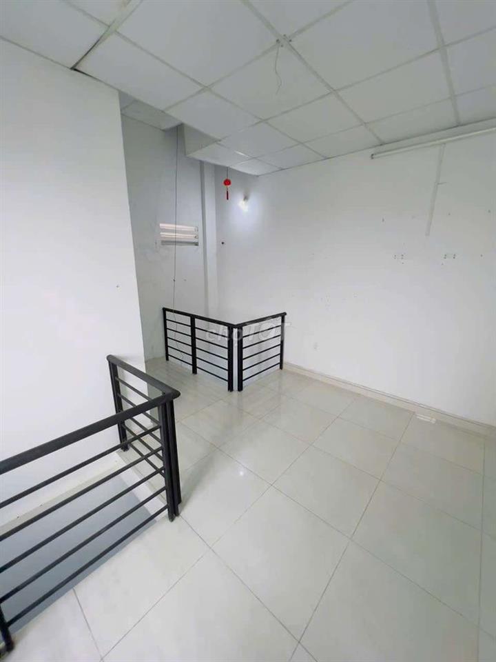 cho thuê nhà 4.5x18m đúc lửng hẻm 107 ng văn khối GV 2pn2wc giá 10tr