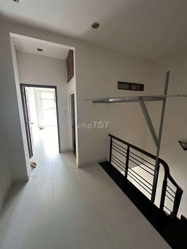 cho thuê nhà 4.5x18m lửng hẻm 78/ ng văn khối p11 gv 2 PN 2wc giá 10tr