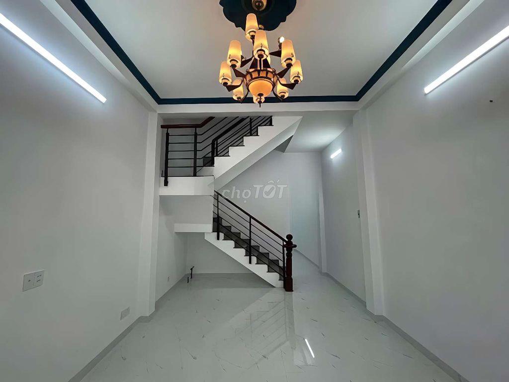 cho thuê nhà mới đẹp 4x11 đúc 2tấm 3PN3wc 368//nguyễn căn lượng p16 gv