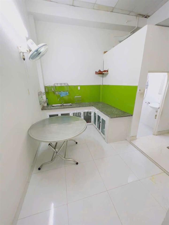 cho thuê nhà 4x15 lê văn thọ p11 Gò Vấp hẻm xe hơi 2 phòng ngủ giá 8tr