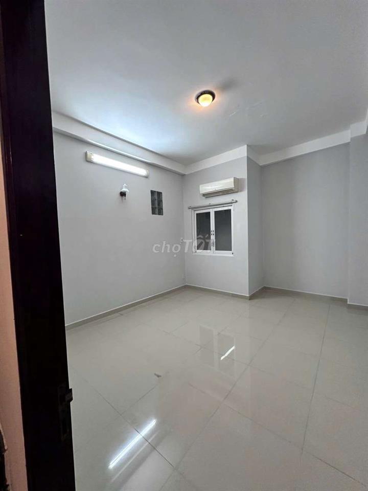 cho thuê nhà 4x18m hẻm 350// nguyễn văn lượng Gò Vấp hẻm xe hơi 9tr