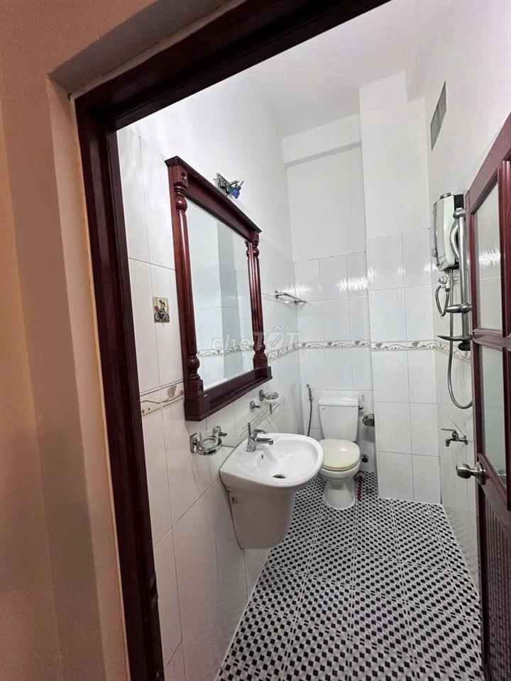 cho thuê nhà 4x18m hẻm 350// nguyễn văn lượng Gò Vấp hẻm xe hơi 9tr