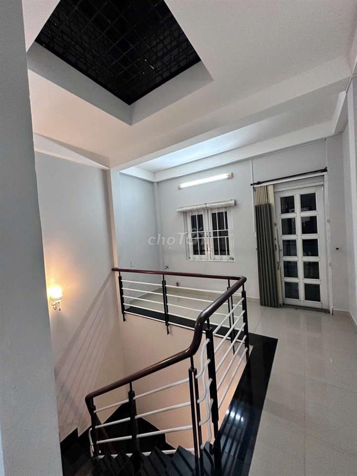 cho thuê nhà 4x18m hẻm 350// nguyễn văn lượng Gò Vấp hẻm xe hơi 9tr