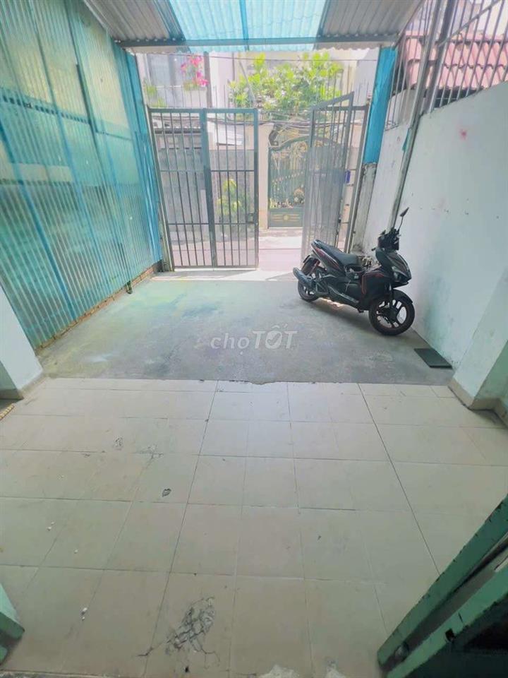 cho thuê nhà 4 x16 đúc lầu 2 phòng ngủ 2wc hẻm 369// phạm văn chiêu gv