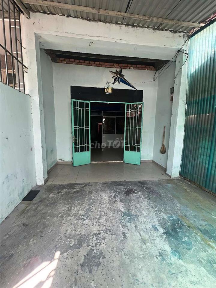 cho thuê nhà 4 x16 đúc lầu 2 phòng ngủ 2wc hẻm 369// phạm văn chiêu gv