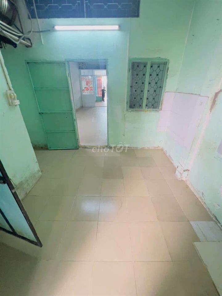 cho thuê nhà 4 x16 đúc lầu 2 phòng ngủ 2wc hẻm 369// phạm văn chiêu gv